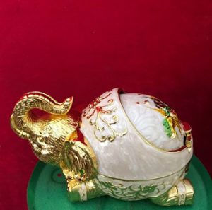 Uy tín – Chất lượng
 	Siêu bền siêu đẹp theo thời gian
 	Nguyên liệu đồng cao cấp
 	Chạm khắc thủ công – tinh xảo
 	Luôn có ưu đãi cho khách hàng
 	Tư vấn 24/7
 	Free ship toàn quốc